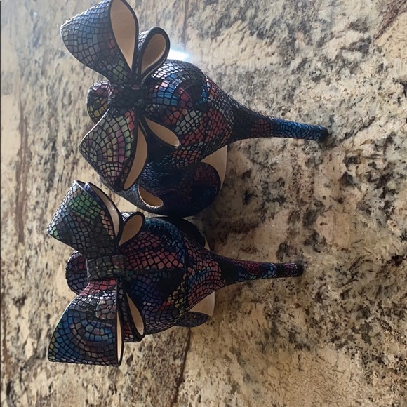 Neiman Marcus Bowed Back Heels❣️Size 10 - Picture 3 of 5